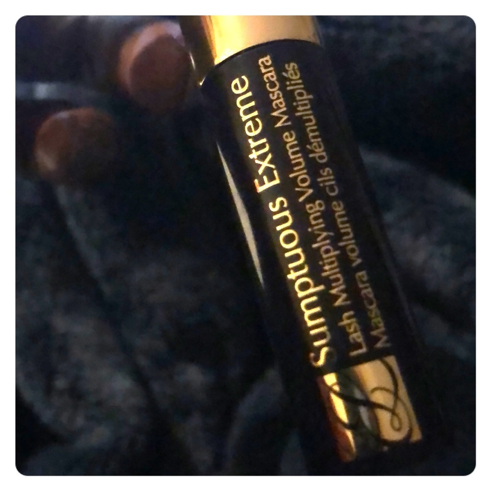 Estée Lauder Sumptuous Extreme Travel Size Mascara - Picture 1 of 6